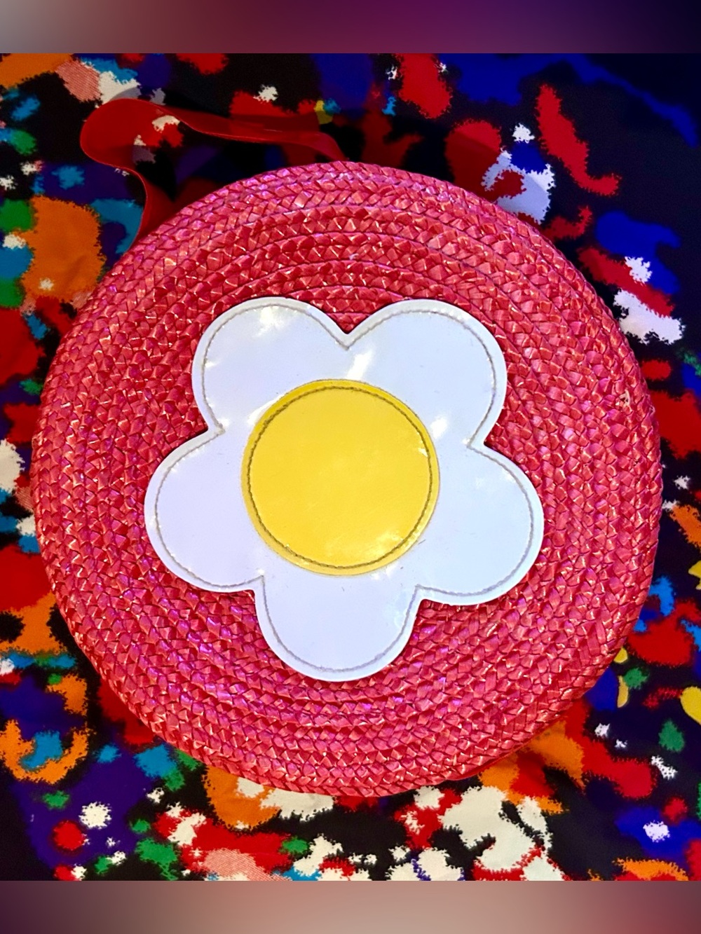 Sassy Retro Red Round Straw Novelty Bag w/ Plastic Yellow, White Daisy Detail